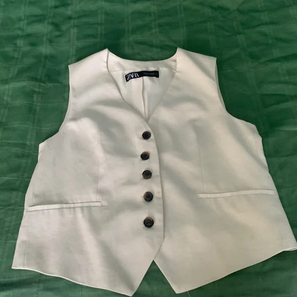 Zara Cream Button-Up Vest - Picture 1 of 4